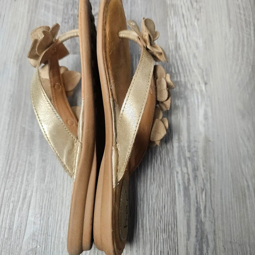 b.o.c Born Concept Floral Thong Sandals Women 9M Gold Metallic Flip Flops Resort